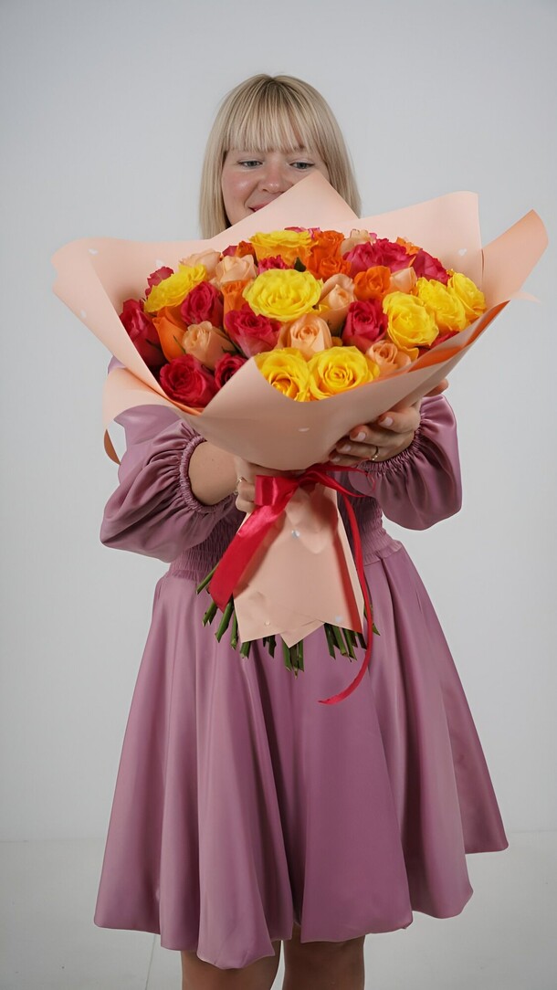 51 роза микс, артикул F1196864 - 6229 рублей, доставка по городу. Flawery - доставка цветов