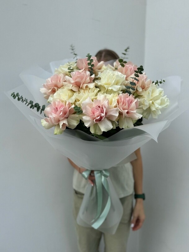 Букет из французских роз, артикул F1321687 - 11220 рублей, доставка по городу. Flawery - доставка цветов