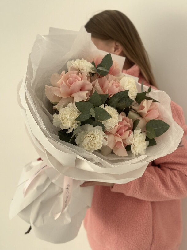 Сборный букет с диантусами, артикул F1509817 - 5335 рублей, доставка по городу. Flawery - доставка цветов