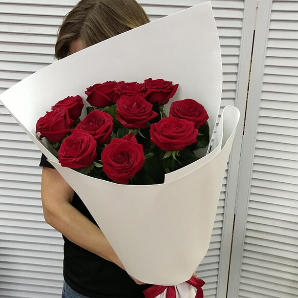 Букет роз "вечная классика !", артикул F1069129 - 7150 рублей, доставка по городу. Flawery - доставка цветов