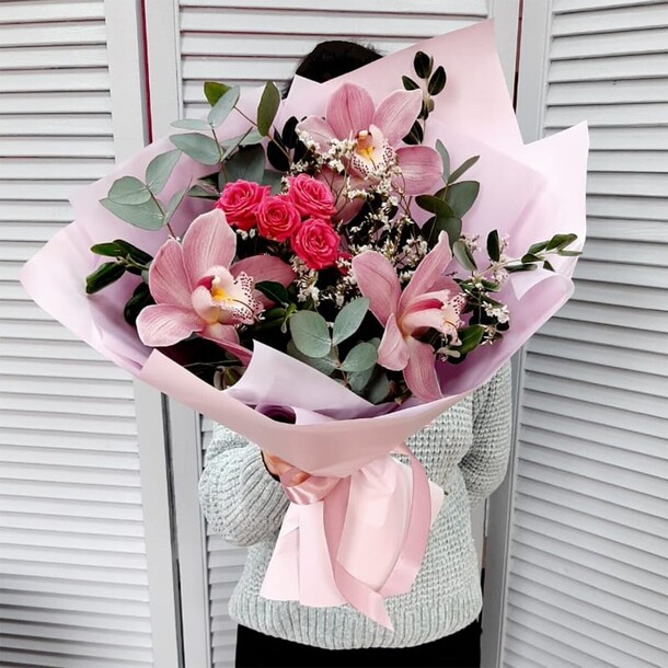 Букет "лучшей во всём !", артикул F109812 - 6150 рублей, доставка по городу. Flawery - доставка цветов