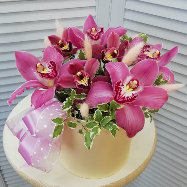 Орхидеи в коробке "ночь нежна", артикул F109815 - 7850 рублей, доставка по городу. Flawery - доставка цветов