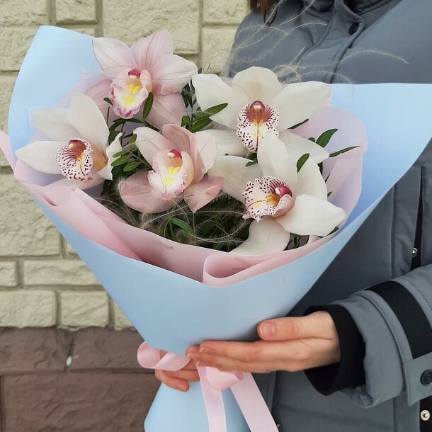 Букет белых орхидей "нежность", артикул F1261582 - 4850 рублей, доставка по городу. Flawery - доставка цветов