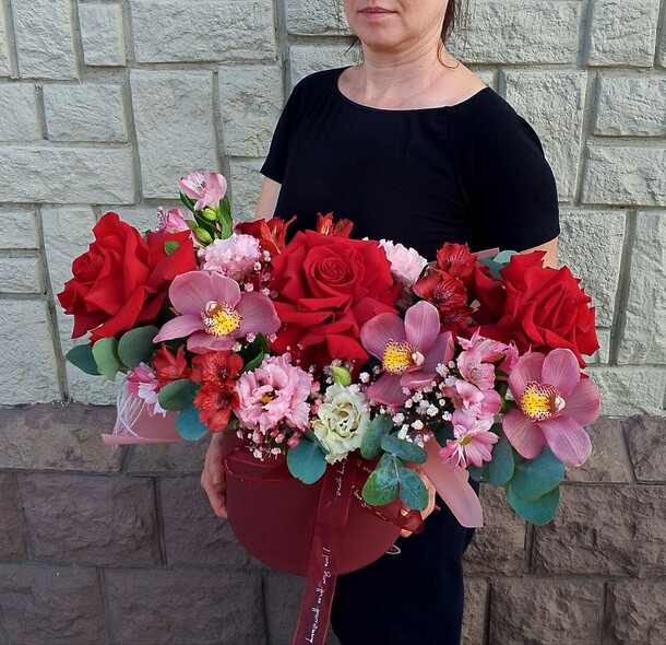 Цветы в коробке "благодарю !", артикул F1313114 - 13325 рублей, доставка по городу. Flawery - доставка цветов