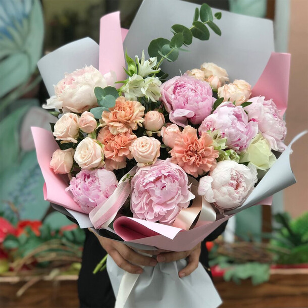 Букет с пионами "утро в саду", артикул F86555 - 16450 рублей, доставка по городу. Flawery - доставка цветов