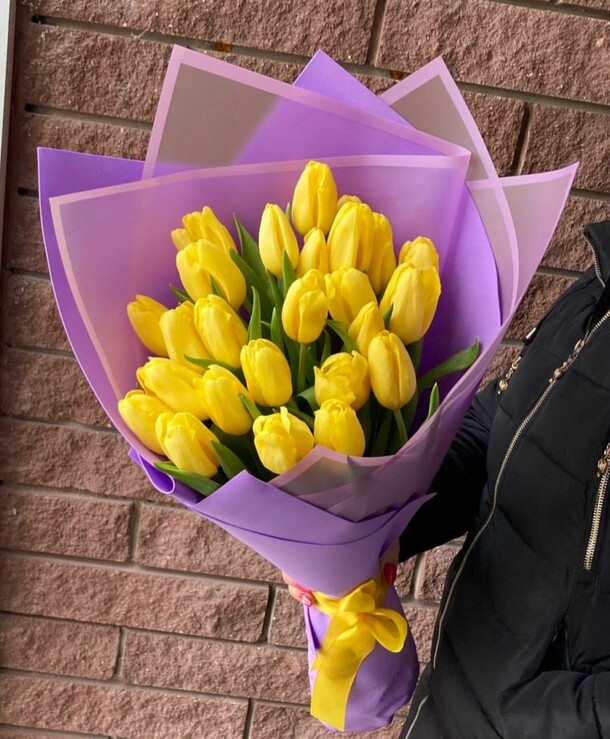 Солнечный и сочный букет тюльпанов, артикул F1261824 - 3000 рублей, доставка по городу. Flawery - доставка цветов