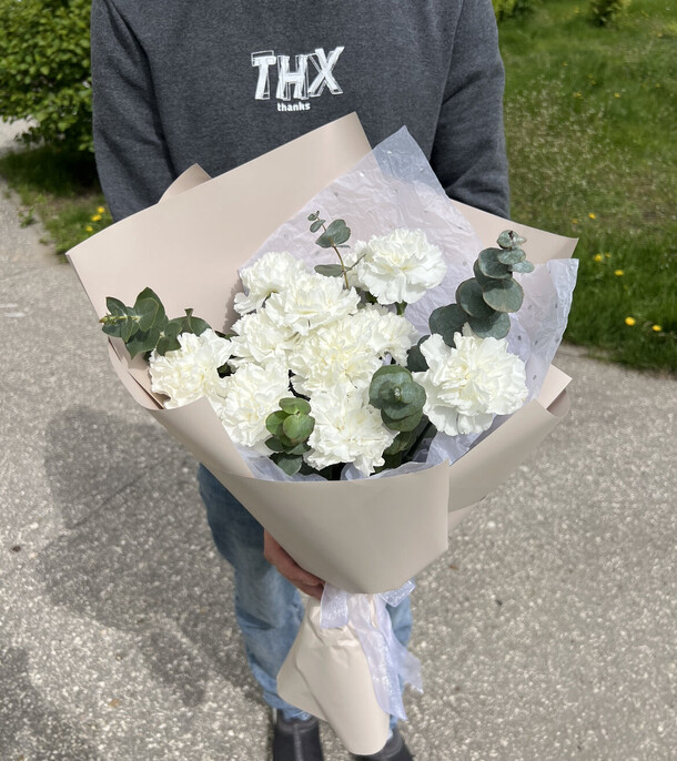 Стойкие диантусы с эвкалиптом, артикул F1283275 - 2650 рублей, доставка по городу. Flawery - доставка цветов