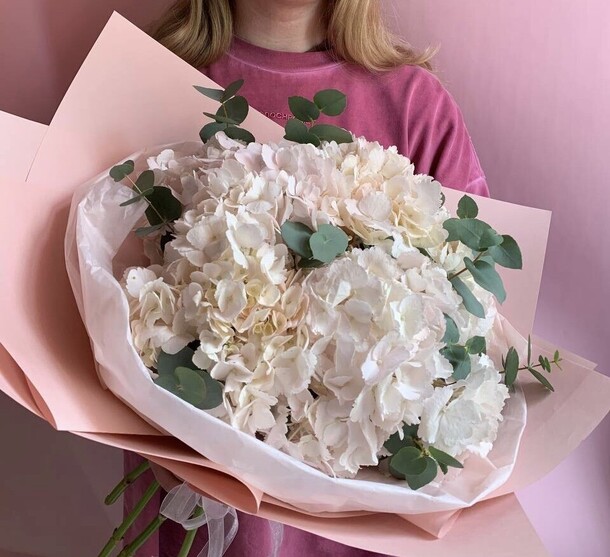 Букет из 5 гортензий, артикул F1179274 - 6500 рублей, доставка по городу. Flawery - доставка цветов