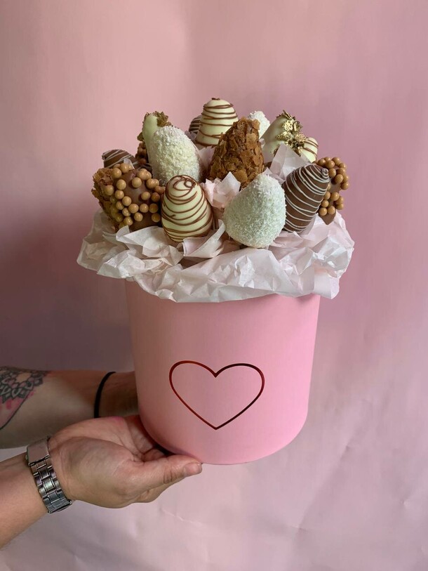 Клубника в шоколаде, артикул F1200466 - 4500 рублей, доставка по городу. Flawery - доставка цветов