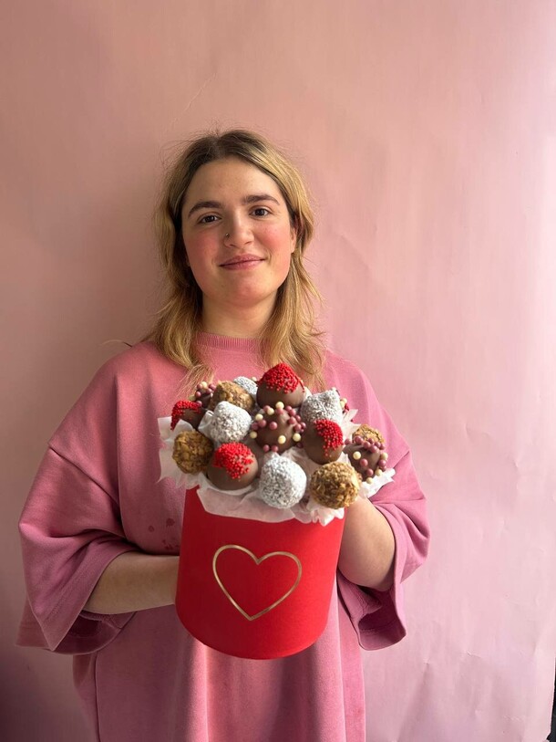 Клубника в шоколаде, артикул F1241087 - 5500 рублей, доставка по городу. Flawery - доставка цветов