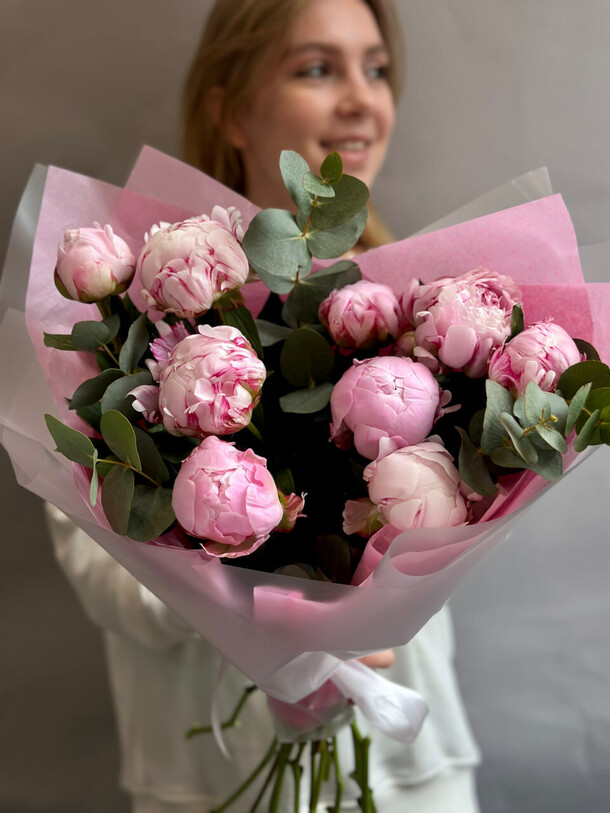 Нежные розовые пионы сорта сара бернард, артикул F1418839 - 8900 рублей, доставка по городу. Flawery - доставка цветов