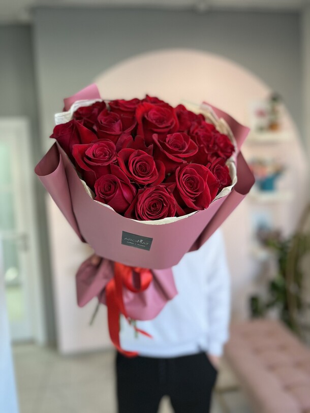 Букет из роз, артикул F1147464 - 8360 рублей, доставка по городу. Flawery - доставка цветов