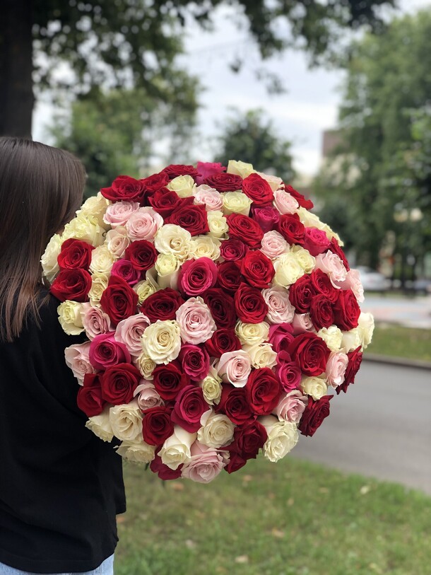 101 роза, артикул F1206354 - 46200 рублей, доставка по городу. Flawery - доставка цветов