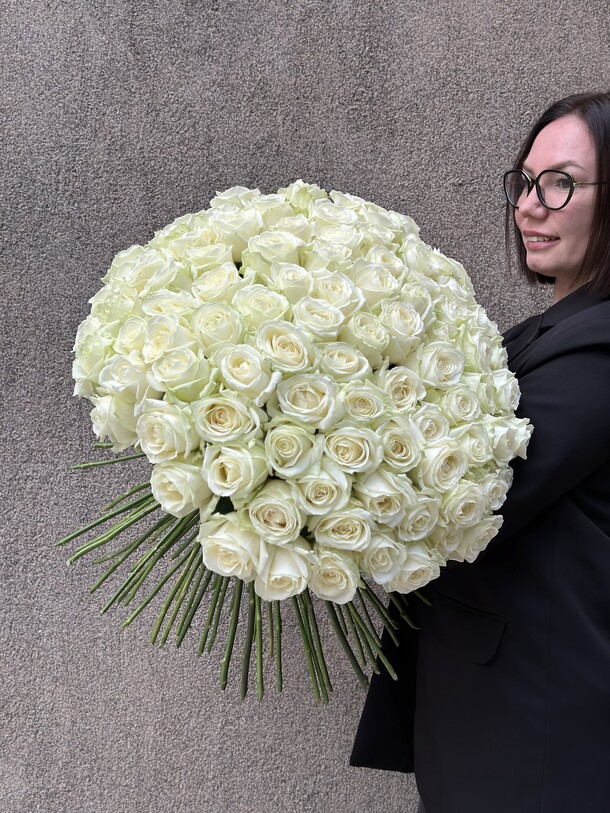 101 роза, артикул F1225096 - 42200 рублей, доставка по городу. Flawery - доставка цветов