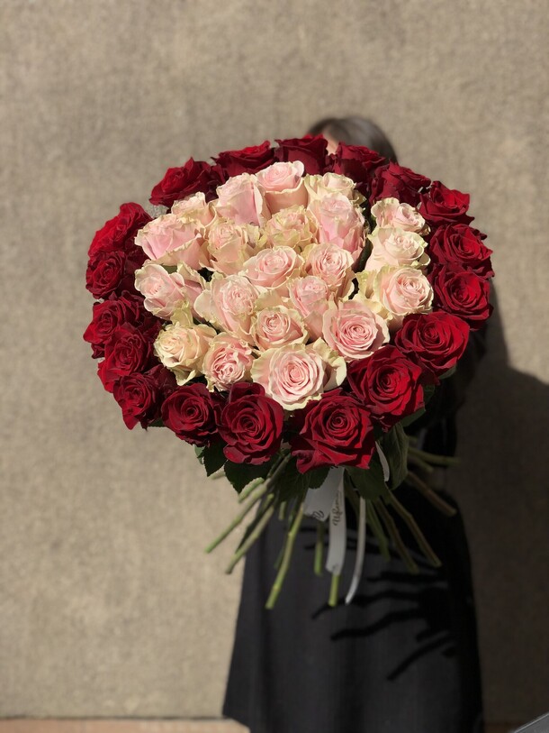 Букет из роз, артикул F1225101 - 17001 рублей, доставка по городу. Flawery - доставка цветов