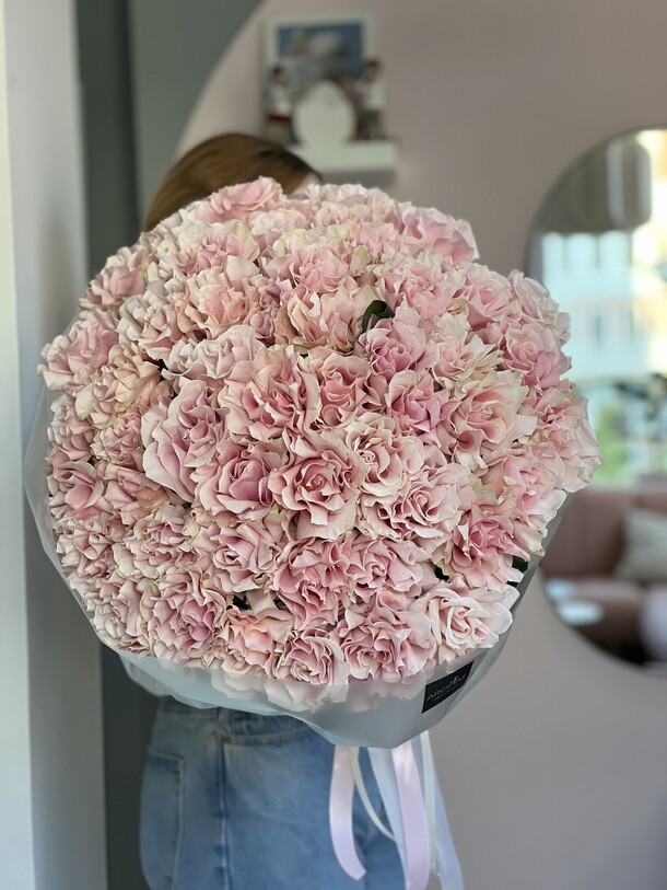 51 ажурная роза, артикул F1225108 - 36000 рублей, доставка по городу. Flawery - доставка цветов