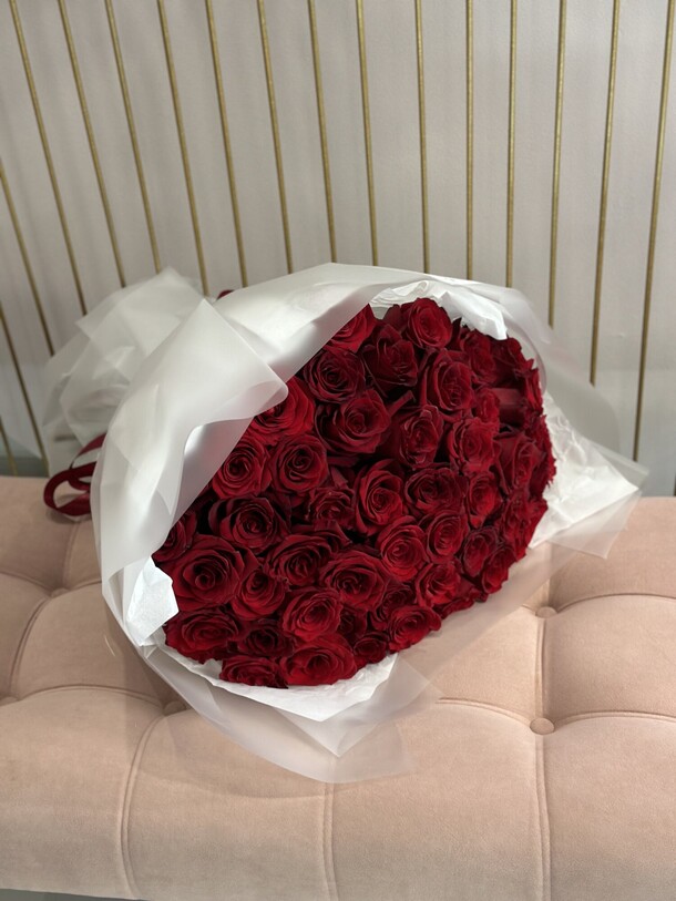 Букет из 51 красной розы, артикул F1238724 - 23430 рублей, доставка по городу. Flawery - доставка цветов