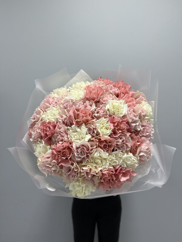 51 ажурная роза, артикул F1245584 - 38000 рублей, доставка по городу. Flawery - доставка цветов