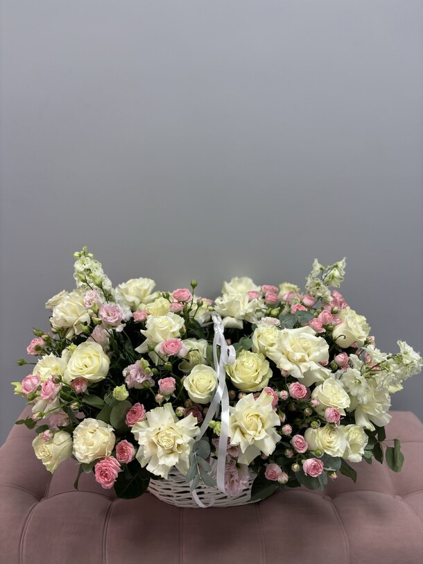 Корзина - гигант с розами, артикул F1304279 - 55000 рублей, доставка по городу. Flawery - доставка цветов