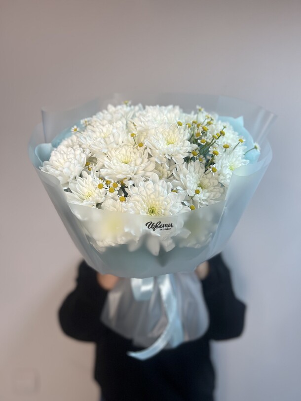 Букет из хризантем и танацетума, артикул F1356717 - 5800 рублей, доставка по городу. Flawery - доставка цветов