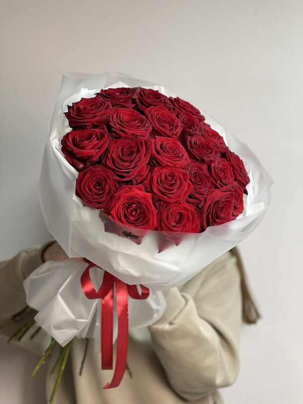 Букет из красных роз, артикул F1360484 - 8800 рублей, доставка по городу. Flawery - доставка цветов