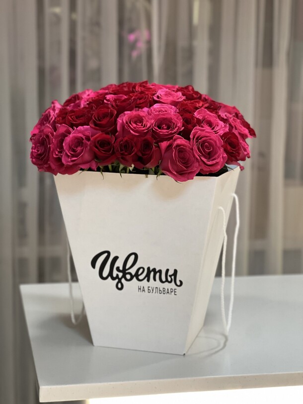 Букет из 51 розы, артикул F1360496 - 23430 рублей, доставка по городу. Flawery - доставка цветов