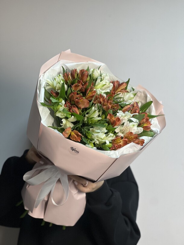 Букет из альстромерий, артикул F1362377 - 7700 рублей, доставка по городу. Flawery - доставка цветов