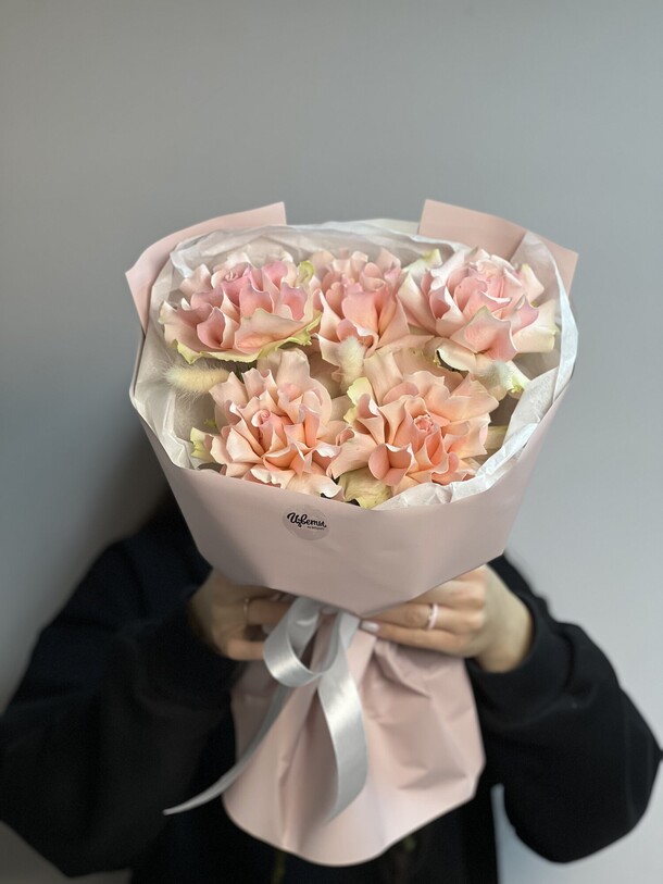 Букет из ажурных роз, артикул F1362470 - 4700 рублей, доставка по городу. Flawery - доставка цветов