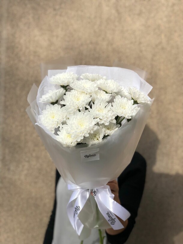 Букет из хризантем, артикул F1362484 - 3500 рублей, доставка по городу. Flawery - доставка цветов