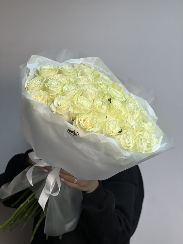 Букет из белых роз, артикул F1362499 - 15000 рублей, доставка по городу. Flawery - доставка цветов