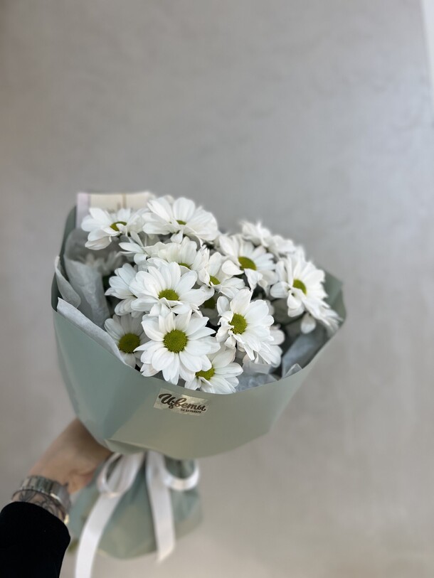 Букет из хризантем, артикул F1362578 - 3600 рублей, доставка по городу. Flawery - доставка цветов