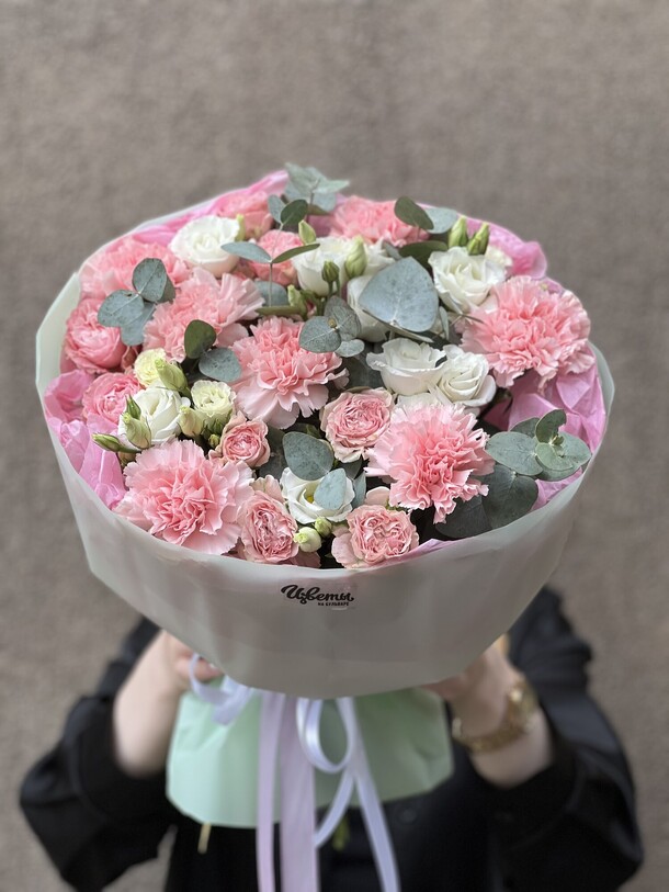 Букет из диантусов и эустом, артикул F1362783 - 8215 рублей, доставка по городу. Flawery - доставка цветов