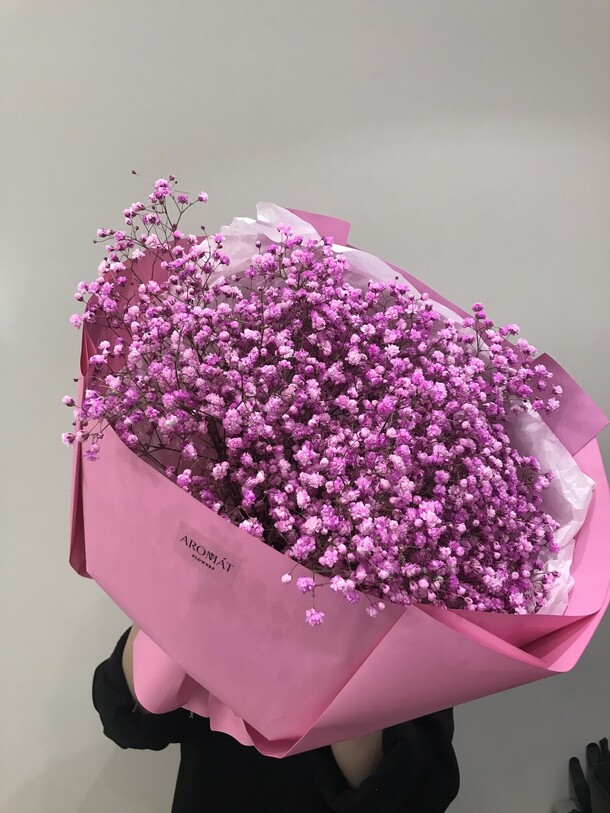 Розовый букет из гипсофилы, артикул F1365540 - 3500 рублей, доставка по городу. Flawery - доставка цветов