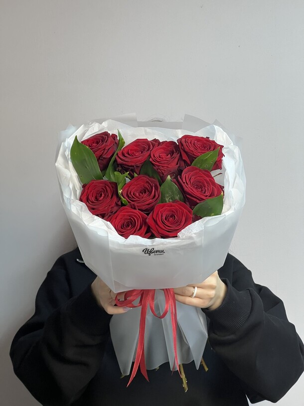 Букет из 9 роз, артикул F1367337 - 4730 рублей, доставка по городу. Flawery - доставка цветов