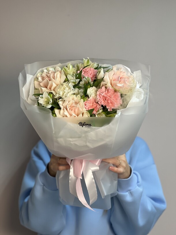 Нежный авторский букет, артикул F1368936 - 7500 рублей, доставка по городу. Flawery - доставка цветов