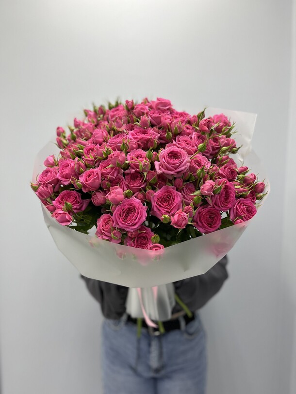 Букет из 9 ярких кустовых роз, артикул F1410002 - 8250 рублей, доставка по городу. Flawery - доставка цветов