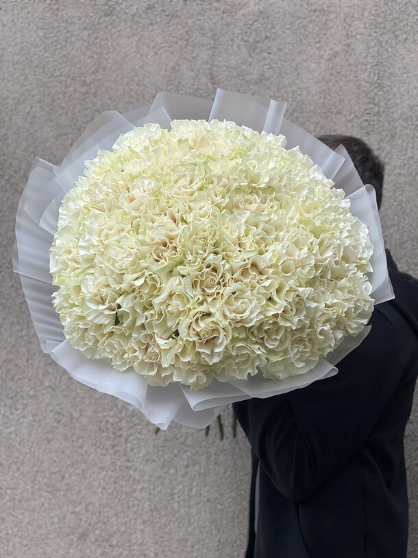 51 белая ажурная роза, артикул F1420310 - 35000 рублей, доставка по городу. Flawery - доставка цветов