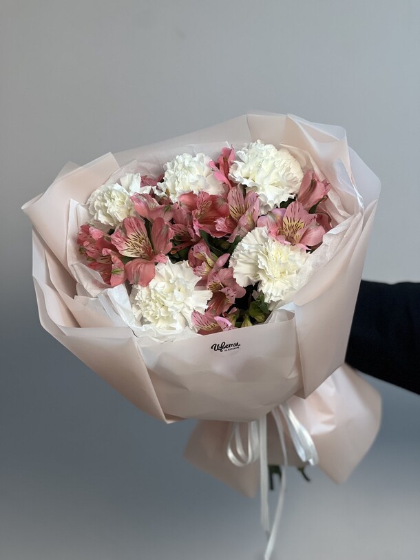 Букет: диантус, альстромерии, артикул F1450568 - 4150 рублей, доставка по городу. Flawery - доставка цветов