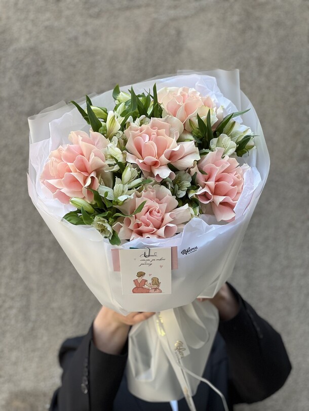 Букет: роза французская, альстромерии, артикул F1450574 - 6500 рублей, доставка по городу. Flawery - доставка цветов