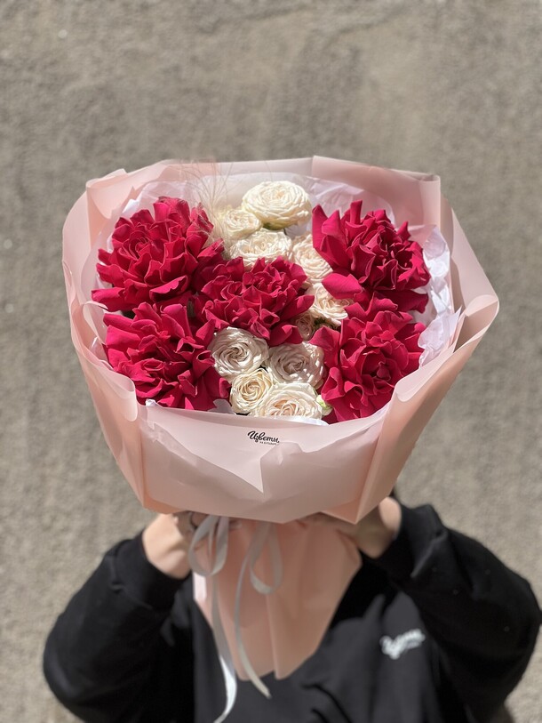 Букет: розы ажурные, розы кустовые, артикул F1452625 - 7500 рублей, доставка по городу. Flawery - доставка цветов