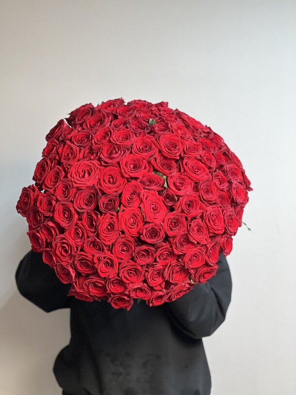 Букет из кенийской 101 розы, артикул F1454925 - 22900 рублей, доставка по городу. Flawery - доставка цветов