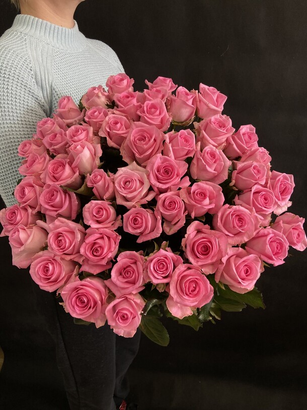 51шт розовая роза 50см, артикул F1186821 - 10600 рублей, доставка по городу. Flawery - доставка цветов