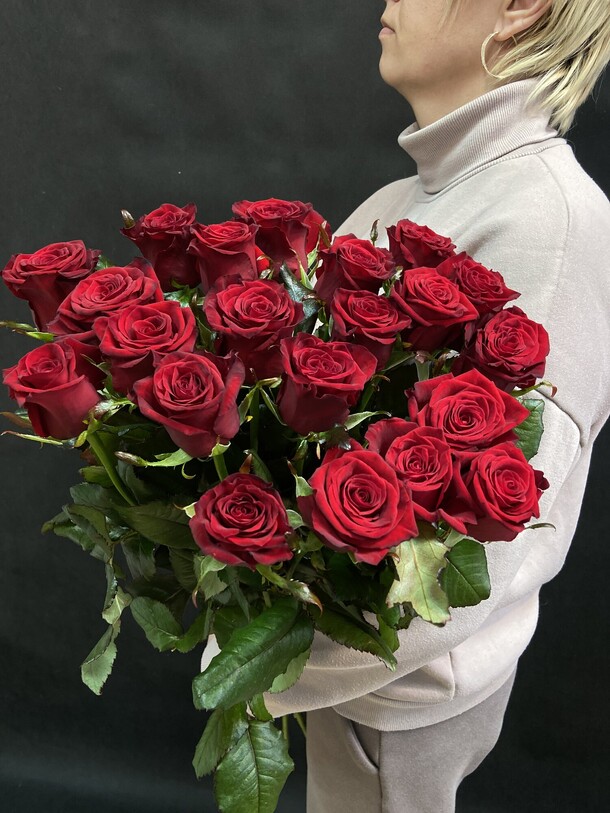 21шт красная роза 60см, артикул F1186832 - 5400 рублей, доставка по городу. Flawery - доставка цветов