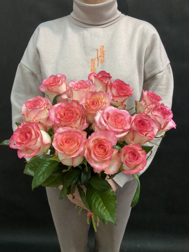 15шт розовая роза 50см, артикул F1217483 - 3460 рублей, доставка по городу. Flawery - доставка цветов