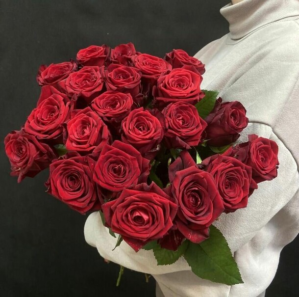 21шт красная роза 50см, артикул F1223837 - 4700 рублей, доставка по городу. Flawery - доставка цветов