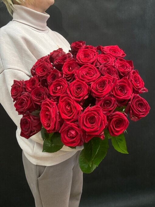 31шт красная роза 50см, артикул F1223839 - 6600 рублей, доставка по городу. Flawery - доставка цветов