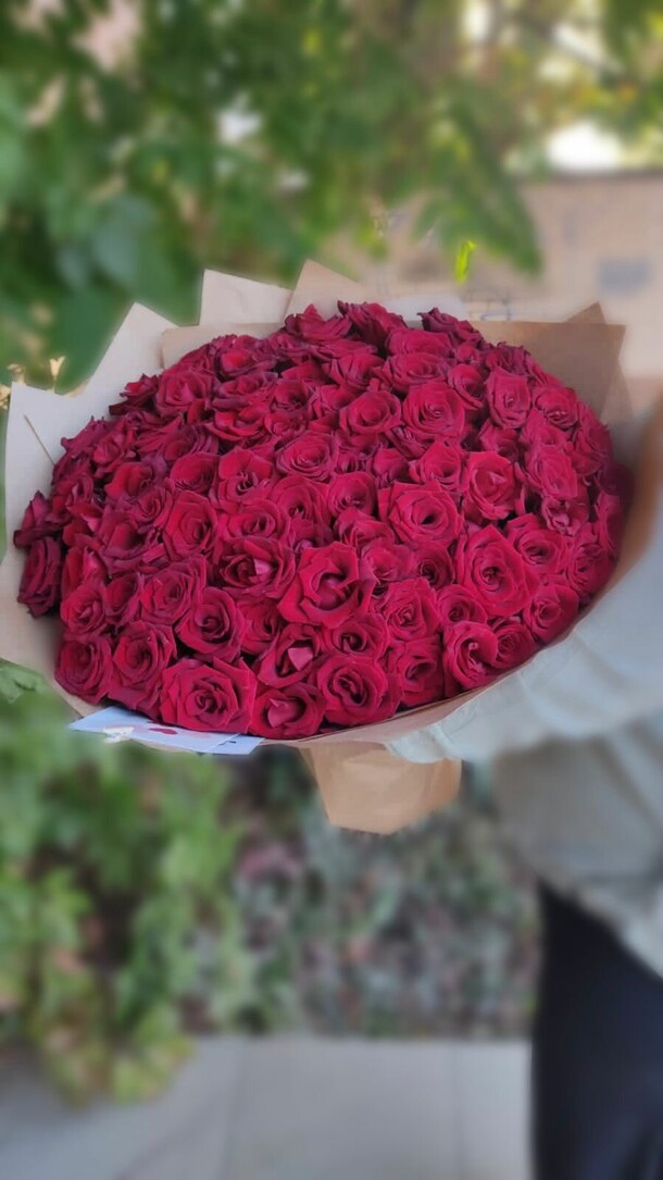 101 шт красная роза 60см, артикул F1224215 - 23800 рублей, доставка по городу. Flawery - доставка цветов