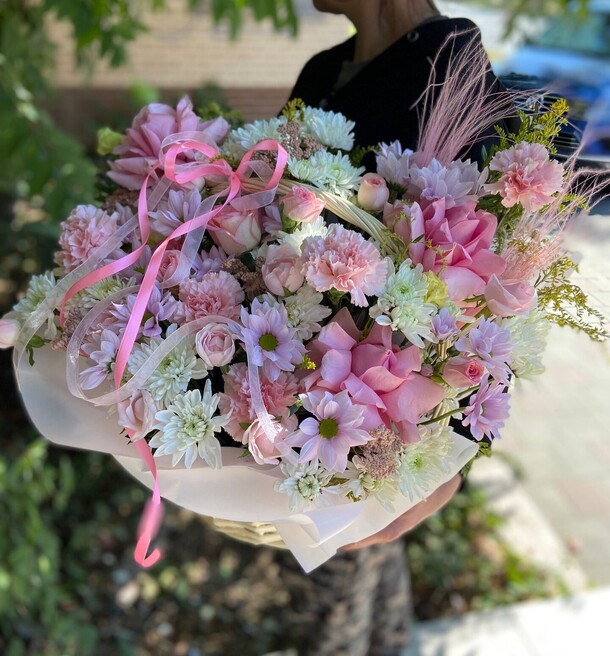 Корзина "красок нежное слияние", артикул F1237781 - 18000 рублей, доставка по городу. Flawery - доставка цветов