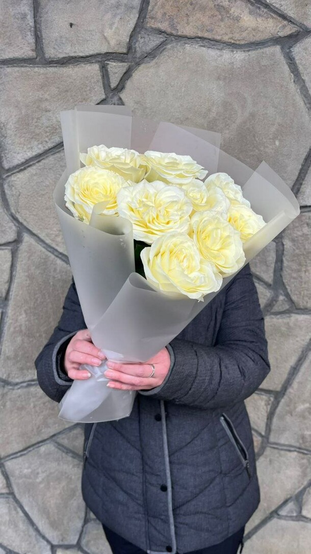 Букет из 9 белых роз, артикул F1504502 - 1900 рублей, доставка по городу. Flawery - доставка цветов