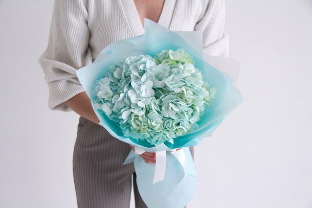 Букет гортензий "march 38", артикул F1174134 - 4950 рублей, доставка по городу. Flawery - доставка цветов